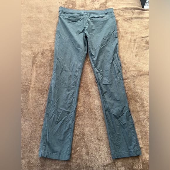 Eddie Bauer Men’s Voyager Flex Chinos - Slim Fit - Picture 3 of 5